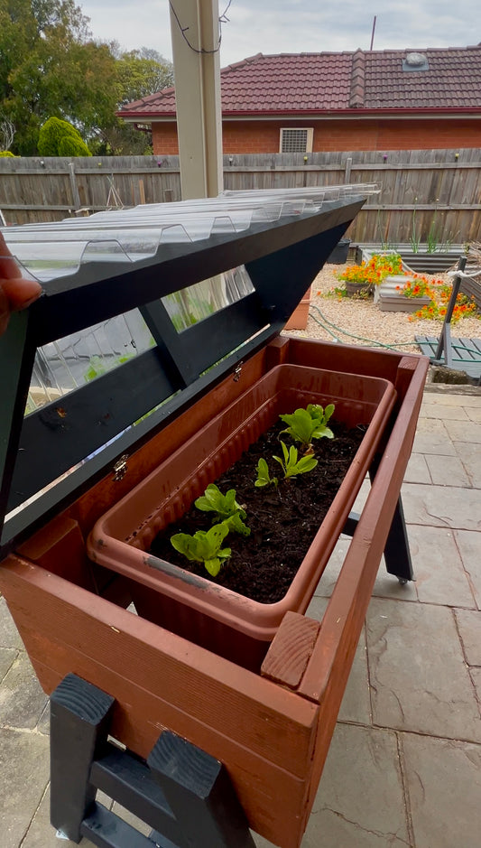 Ergonomic pot/planter stand