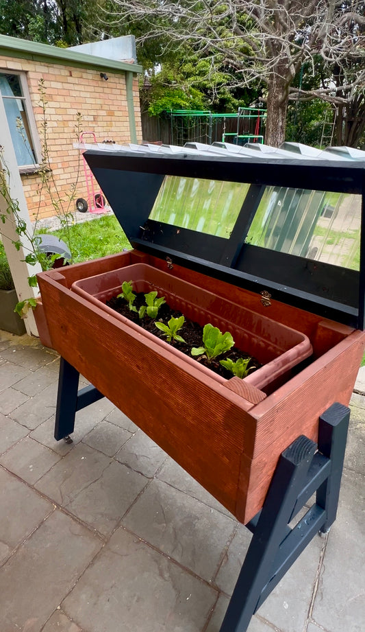 Ergonomic pot/planter stand